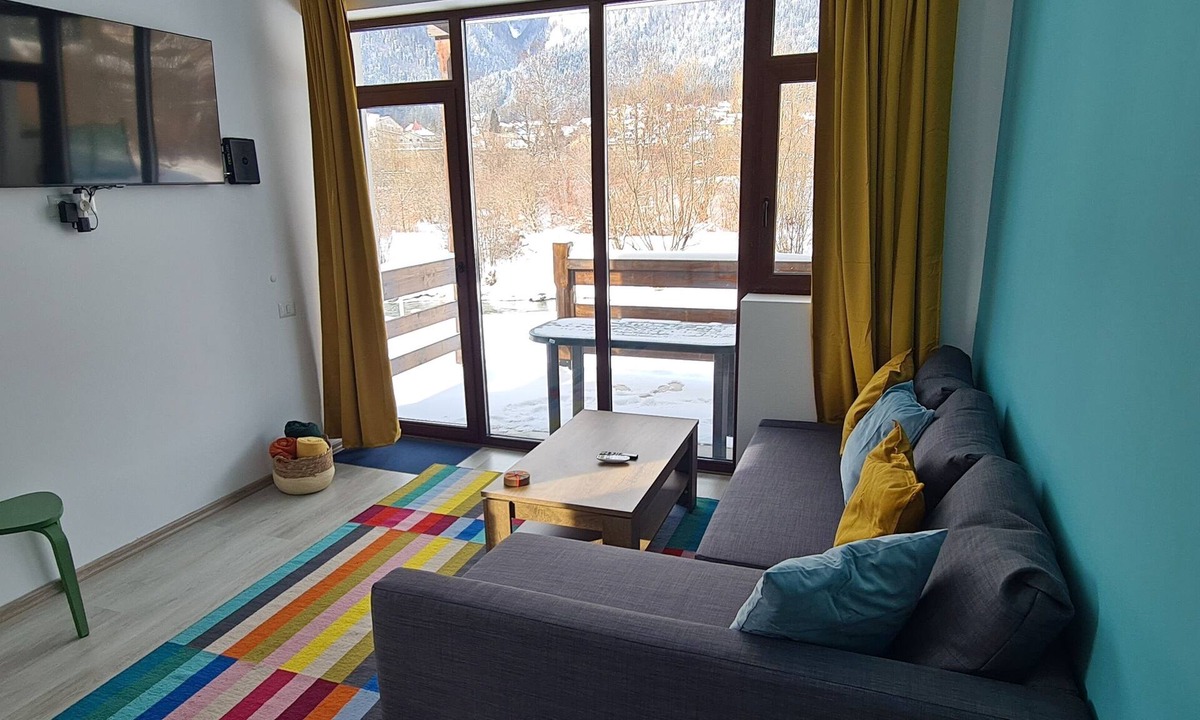 Busteni Apartment | Cozy Riverfront 1 with Garden and Mountain View