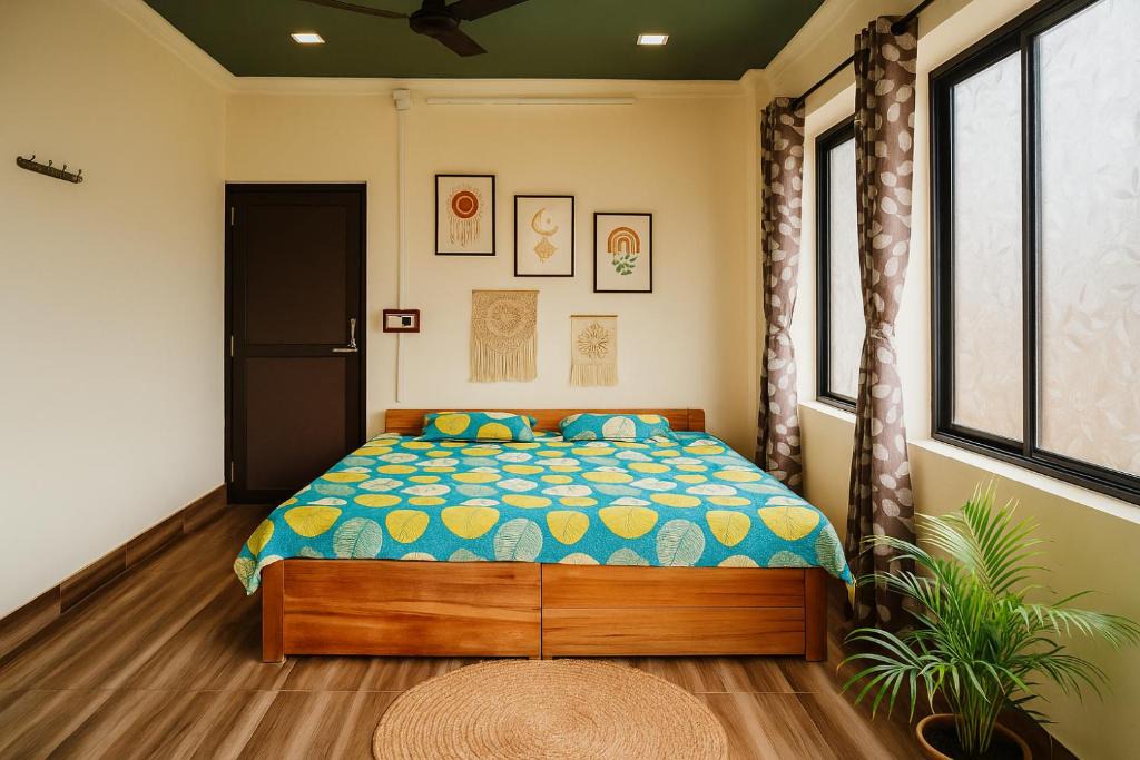 Behala House | cozy room with balcony