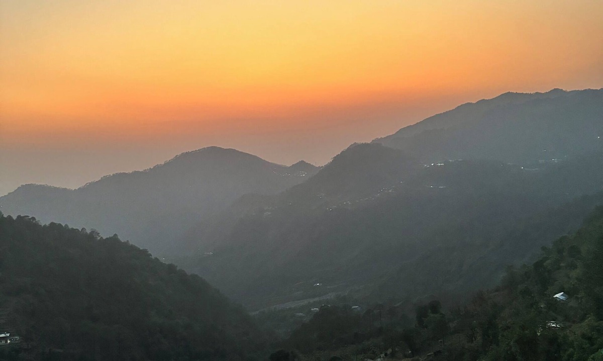 Nainital Apartment | Cozy Rooms Mountain View in the Heart of Nainital