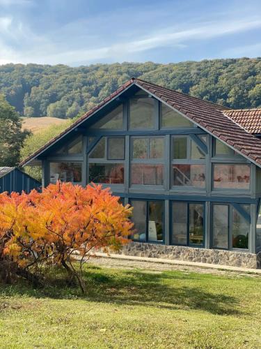 Hoghilag Cabin | Cross Country Farm