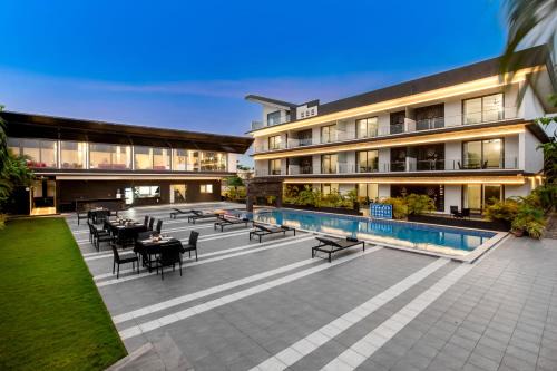 Nagoa Hotel | Crystal Village