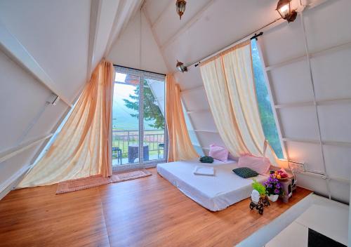 Coonoor Bed & Breakfast | Cucuu Nest Villa Coonoor by VOYE HOMES - Surrounded by Tea Plantations