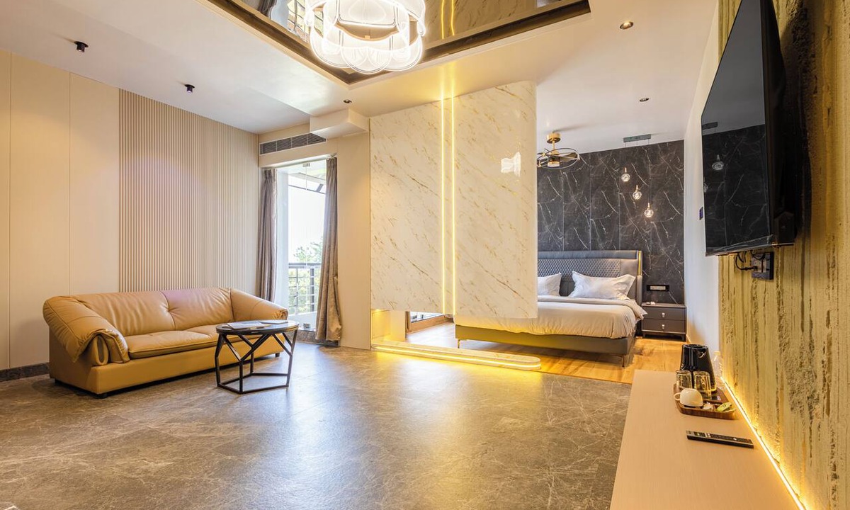 Kottapeta Hotel | CVR'S HOTEL GLASS BIRD