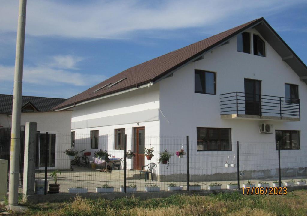 Corbu House | Dă-i pace mai