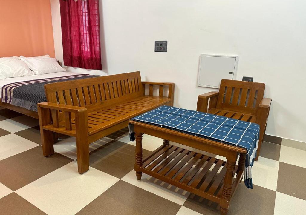 Aduthurai Hotel | Danshika Temple Residency