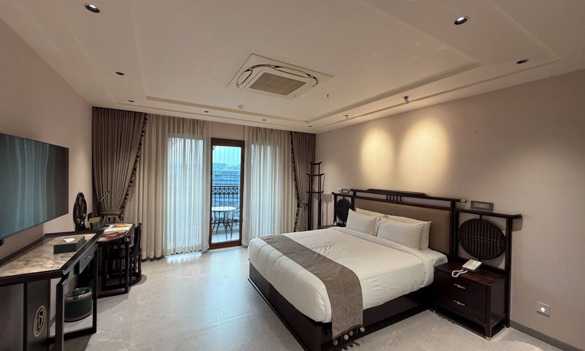 Bavdhan Hotel | De Lush Pune