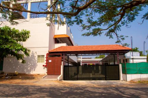 Pollachi Hotel | Deepwoods Stay-Kinathukadavu, Coimbatore