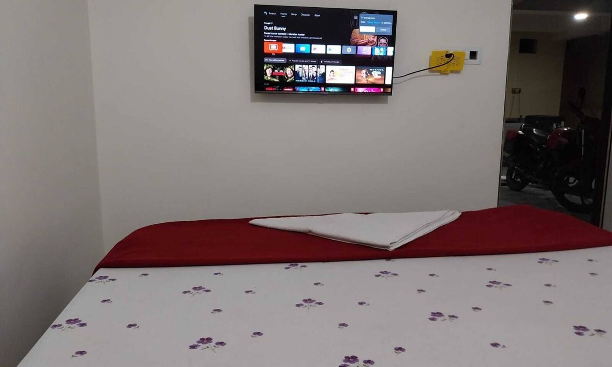 Puri Apartment | Delux Bedroom with AC, Walkable Distance from Puri Bus stand and Railway Station