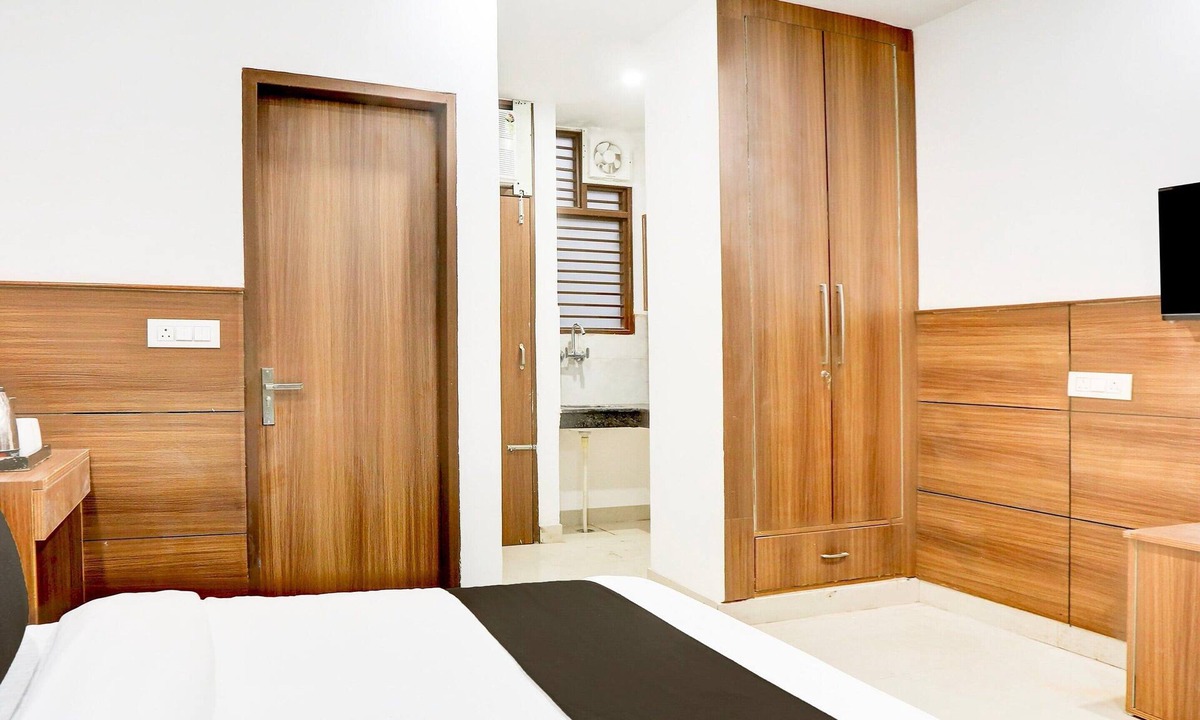 DLF City House | Deluxe Cybercity U19