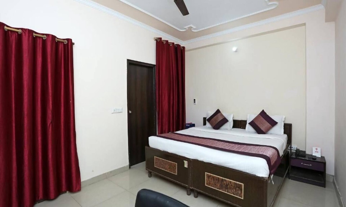 Mahipalpur Hotel | Deluxe Double Room -2 Adults + 1 Child - Hotel Ramida Suites At Delhi Airport