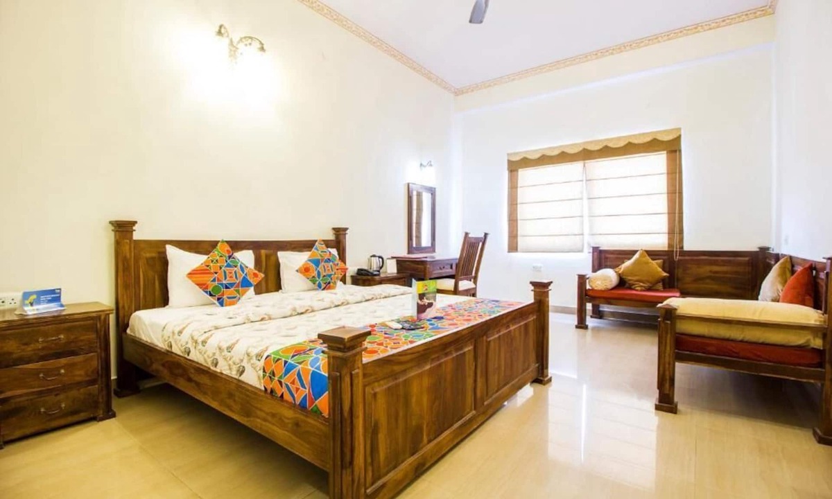Jagatpura Hotel | Deluxe Double Room #2/W breakfast