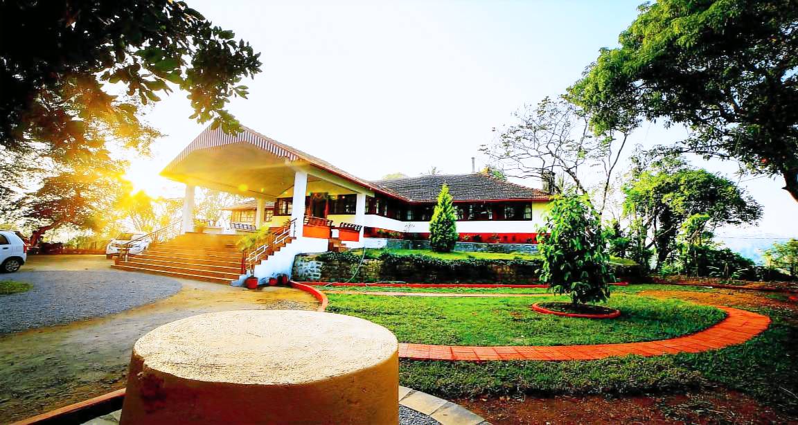 Kottappadi part Cabin | Deluxe Double Room In British Bungalow
