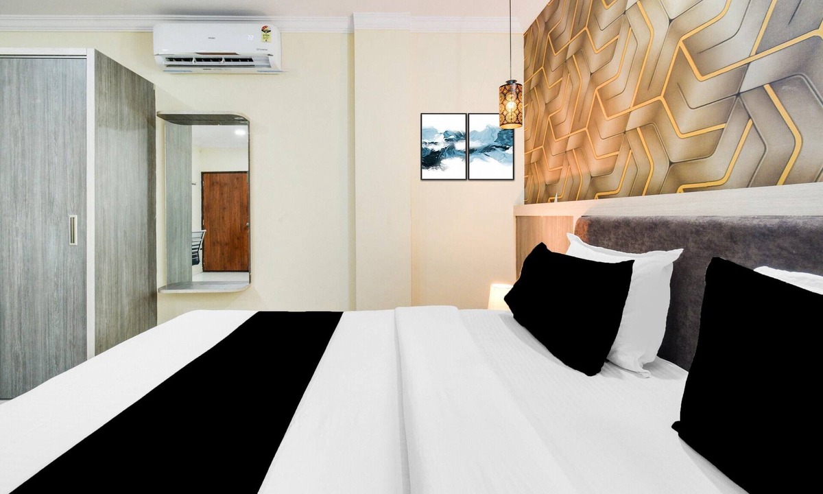 Shamshabad House | Deluxe Hotel Blue Petals