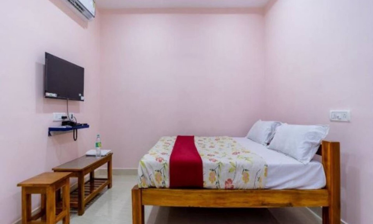 Kalapettai Hotel | Deluxe Room - Happy Inn