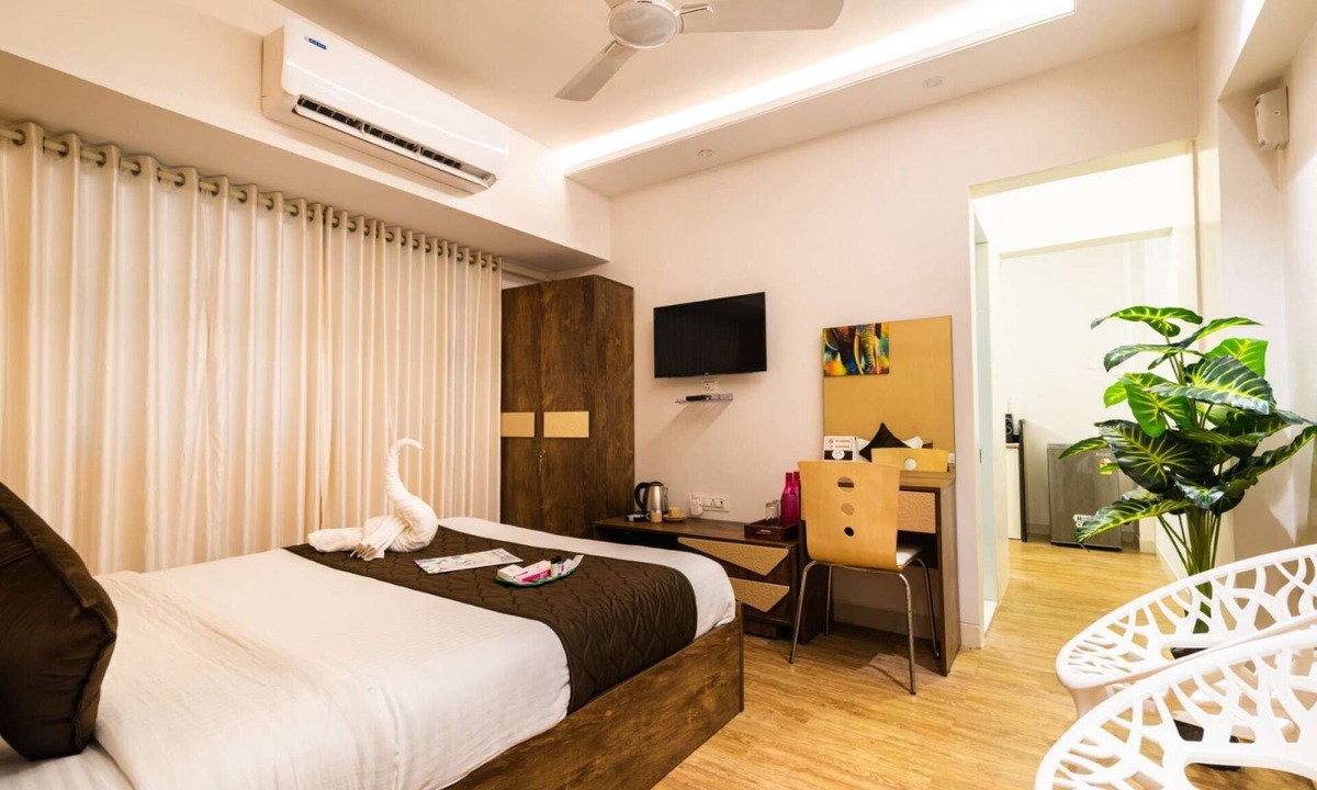 Borivali East Apartment | Deluxe Room with Kitchen