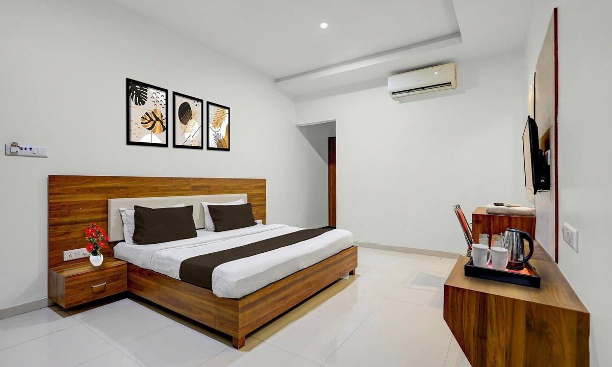 Navsari House | DeluxeHotel Jay Shankar