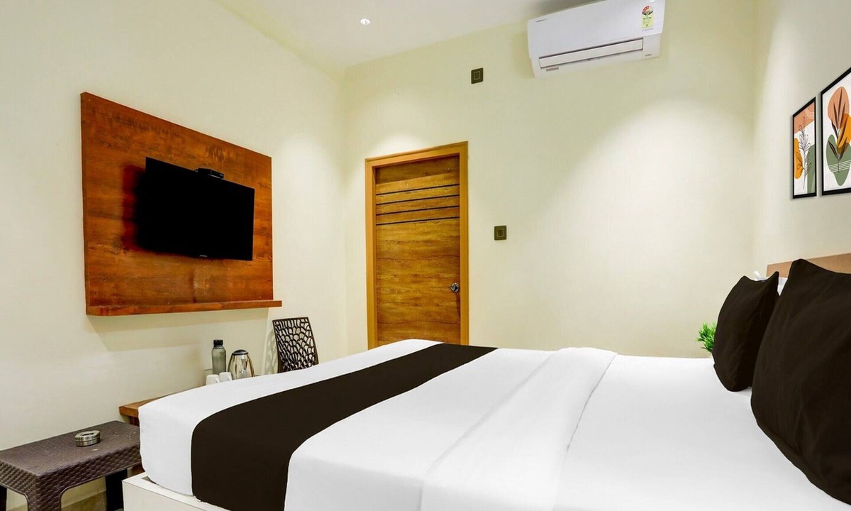 Anantapur House | Deluxeshree Maruthi Inn TR Residency