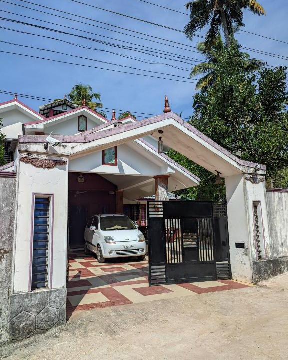Chirayinkil House | Devi Homestay for Family and Ladies