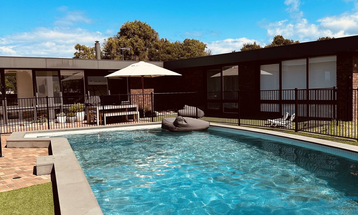 Fingal House | Devonlea Olive Grove 4br Home with pool on 8acres- next door to The Cups Estate