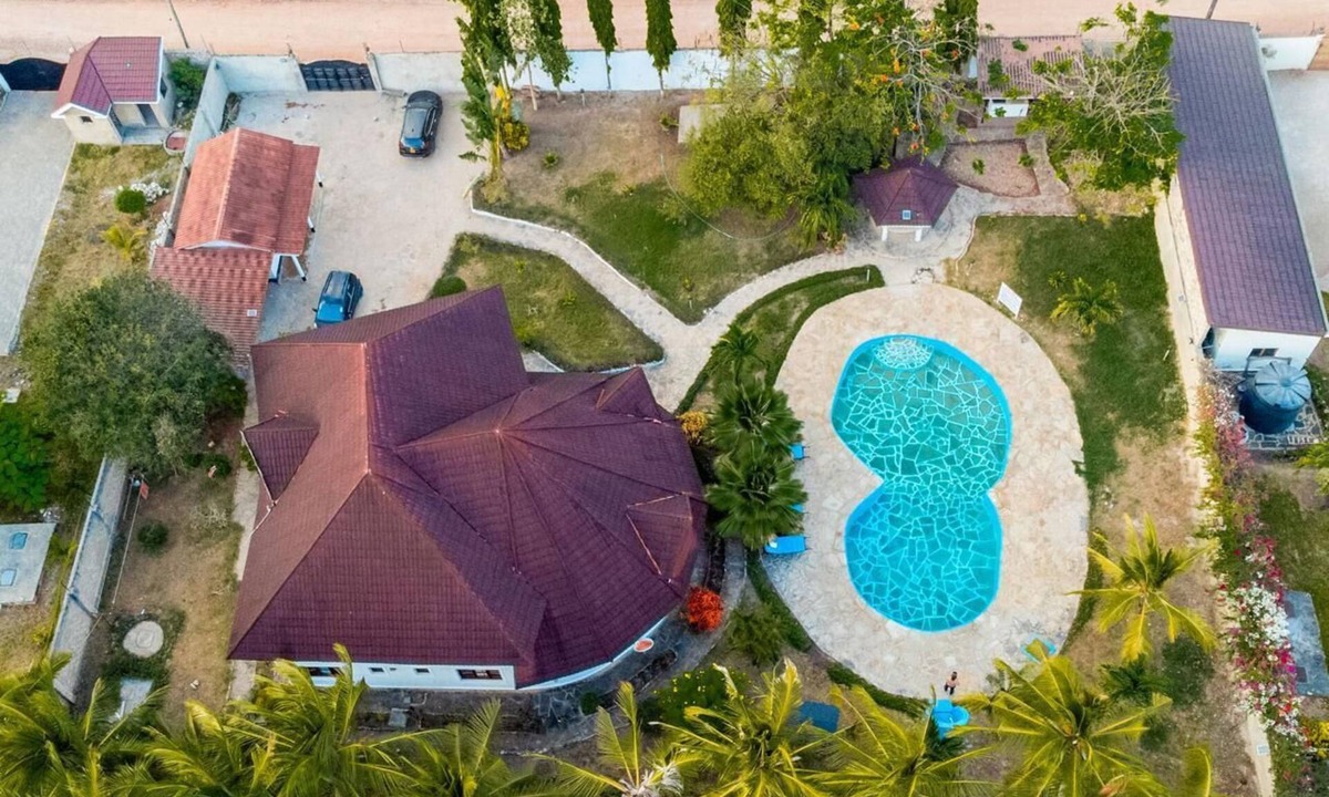 Ukunda Resort | Diani beach finest Private and exclusive holiday retreat offering great deals