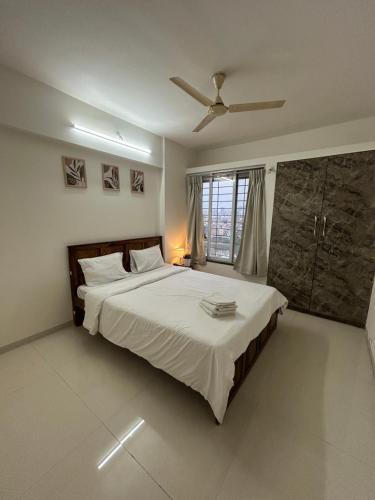 Thite Nagar Apartment | Dio by StayVio Riverfront rd 2bhk Kharadi
