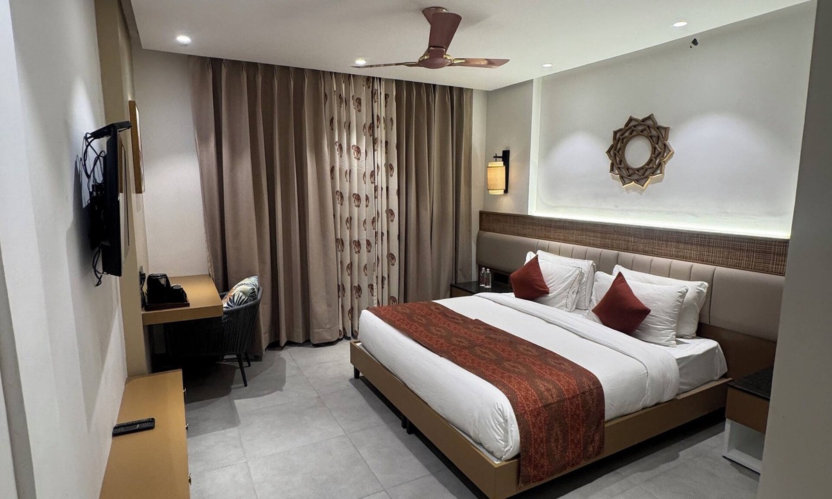Sirala Hotel | Divine OAK Stay