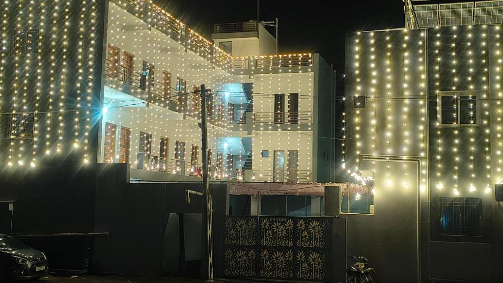 Gujarat House | Divyesh Guest House