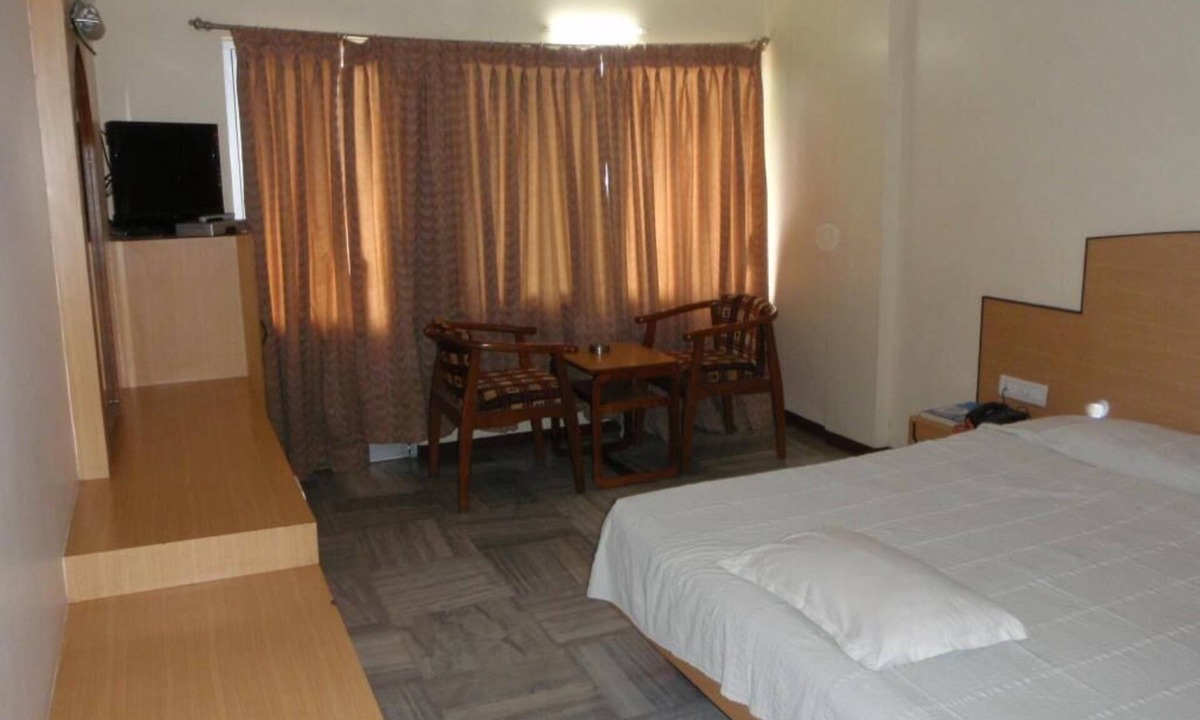 Madurai Main Hotel | Duplex Rooms with Roof top restaurant Stay/Madurai