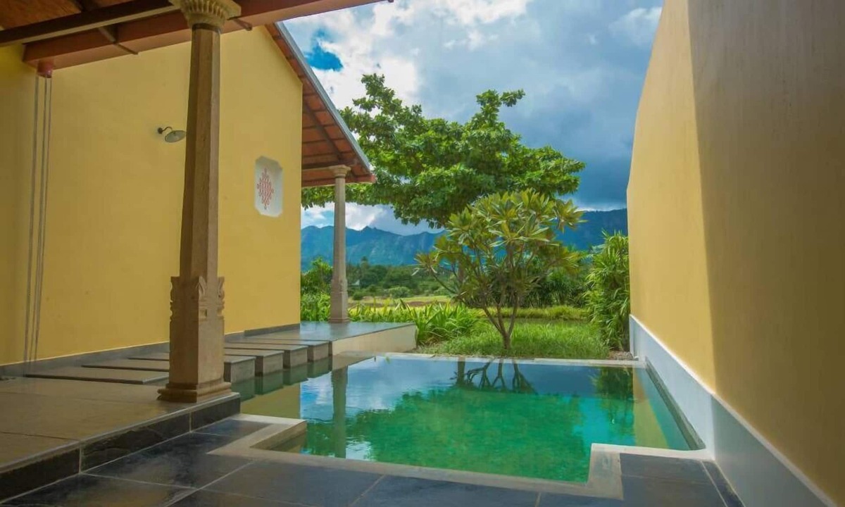 Perumal Kovil Pathy Hotel | Dvara Siruvani