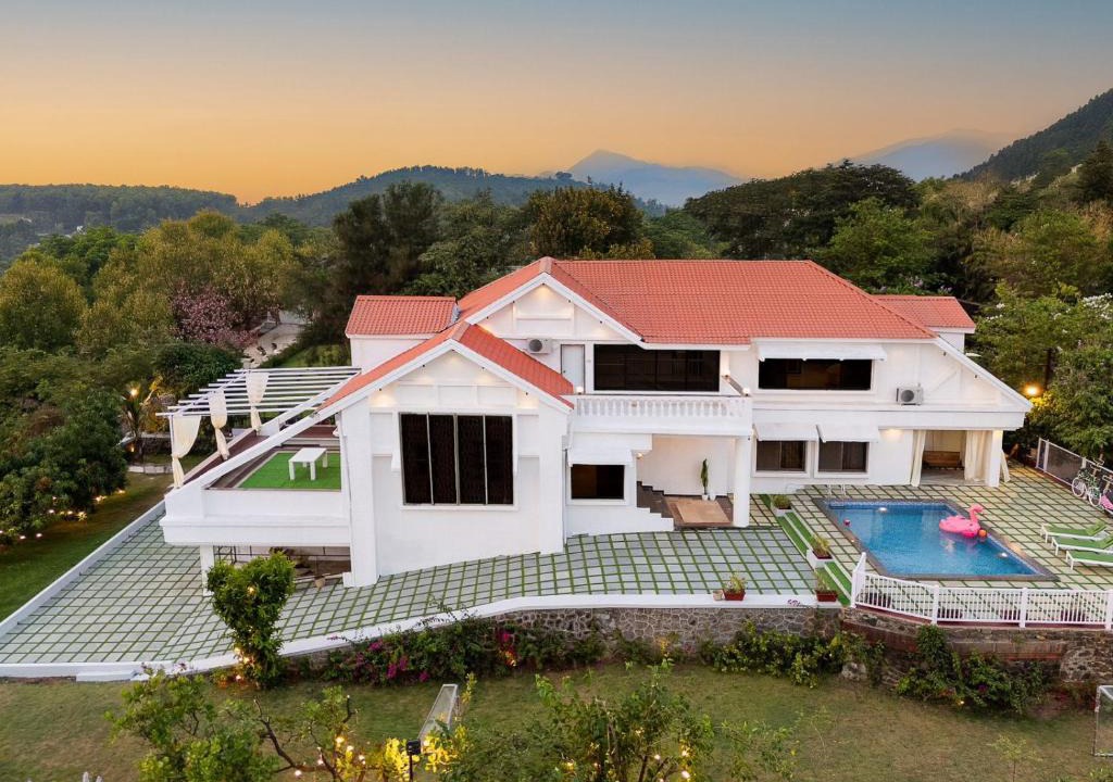 Kune Village Villa | EKOSTAY Luxe - Noah Villa with Peddle Court & Sunset View