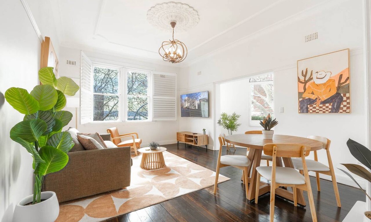 Woolloomooloo Apartment | Elegant Heritage Apartment with Water Views