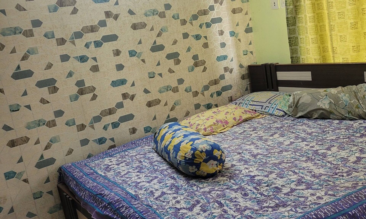 Thakurpukur Apartment | Elegant Spacious 2-bedroom AC Apartment balcony Kolkata Tollygunge~ pet friendly