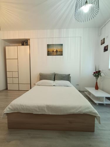 Chiajna Apartment | Elegant Studio Militari Air conditioning Parking Self check in Netflix