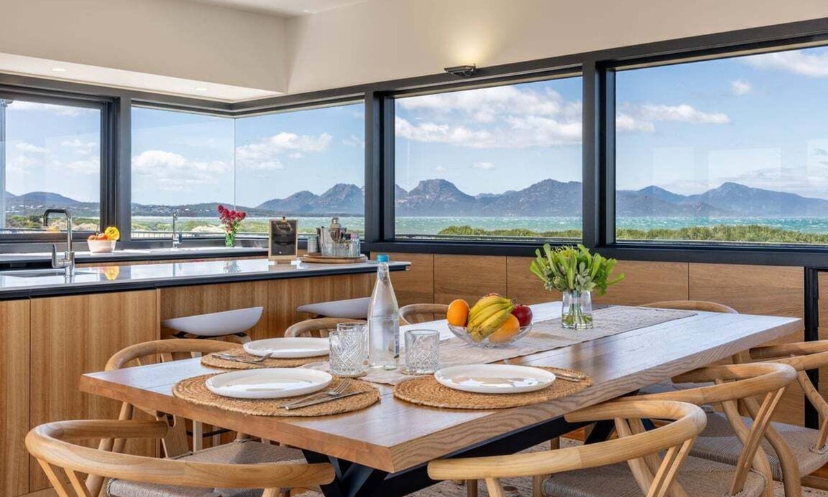 Dolphin Sands House | Elements - Freycinet Luxury Hosts