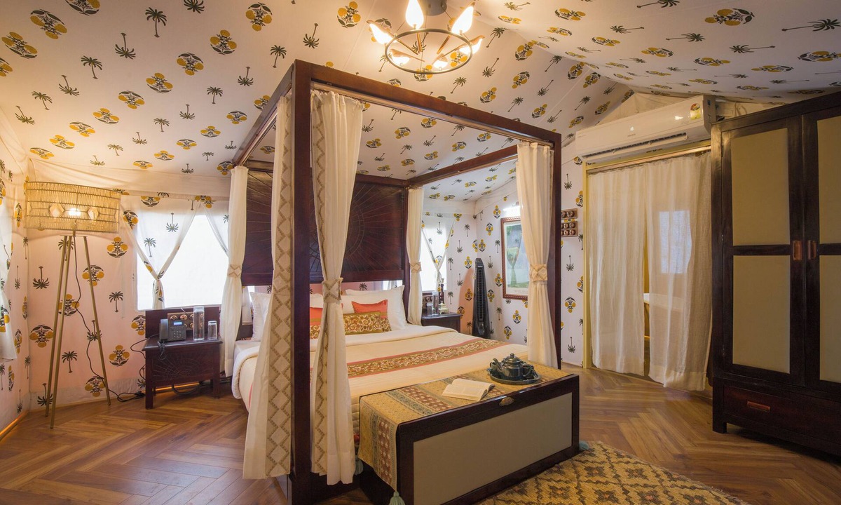 Gurugram Villa | ELIVAAS 5-BHK with Luxe Mudhouses, Tents, Pond & Pvt Pool | Kaimalgarh Farmstay