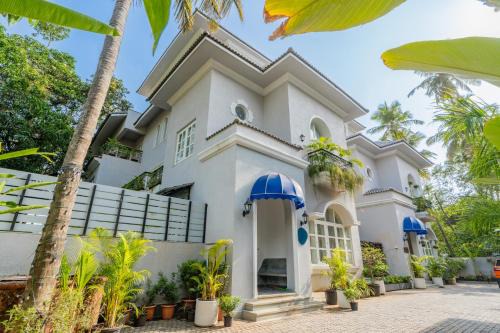 Gauravaddo Villa | ELIVAAS Casa Ritzy Mediterranean 5 BHK Hideaway with Pool near Popular Beaches