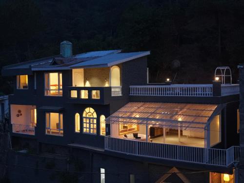 Kasauli Villa | ELIVAAS Signature Beyond the Curb 3- BHK Villa with Private Jacuzzi, Open-air Terrace & Hill Views