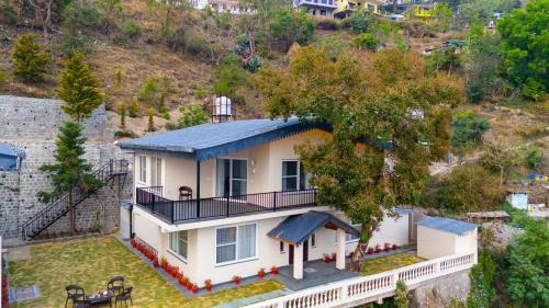 Nainital Villa | ELIVAAS Twin Chalets 4 BHK Escape with Valley-facing Lawn near Nainital