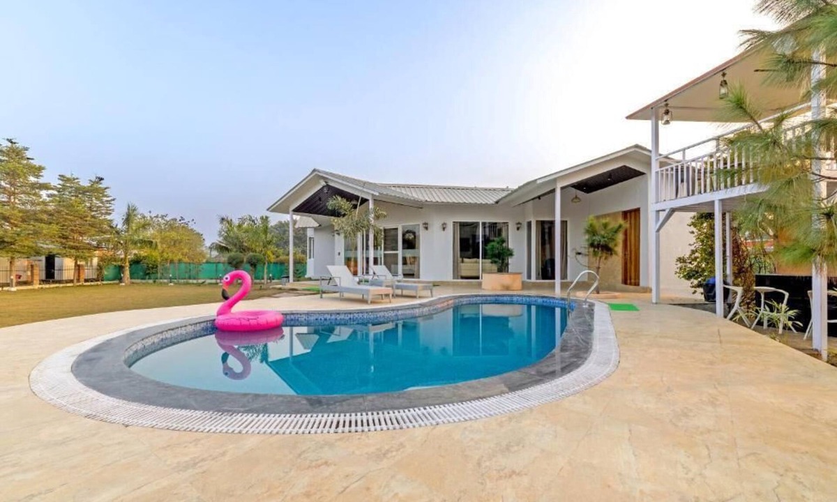 Noida Villa | Elivaas Vedaaz 4 BHK Farmhouse With pool