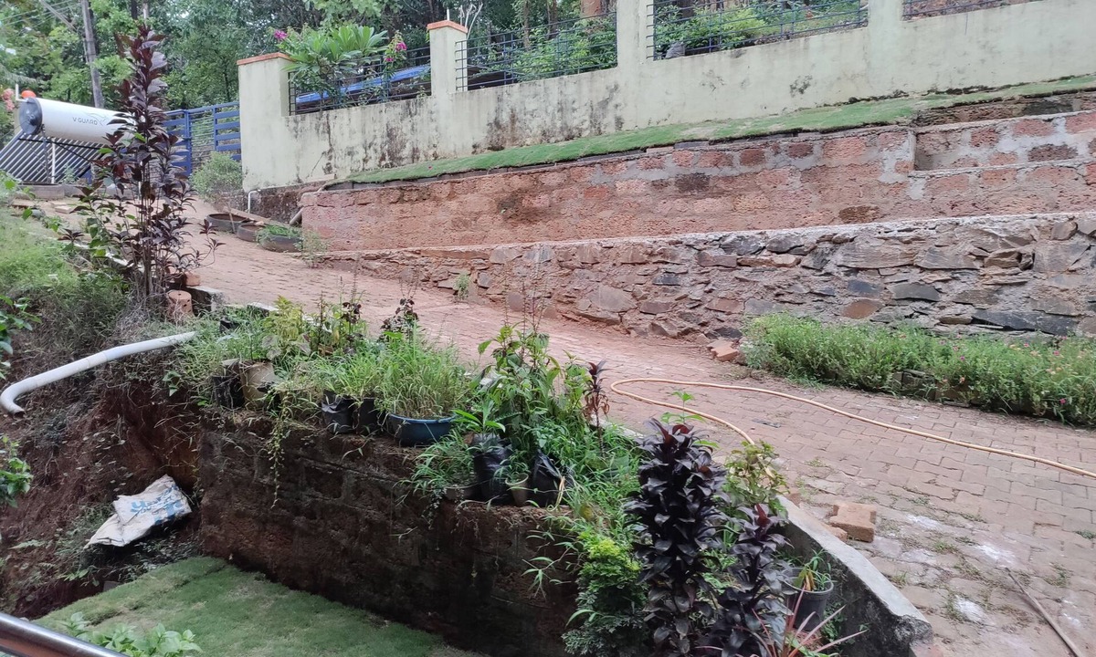 Yellapur House | Enjoy Beautiful Guest House With View