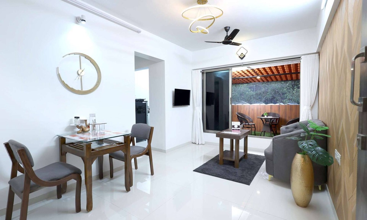 Andheri East Apartment | Entire 1 BHK Apartment (Balcony)