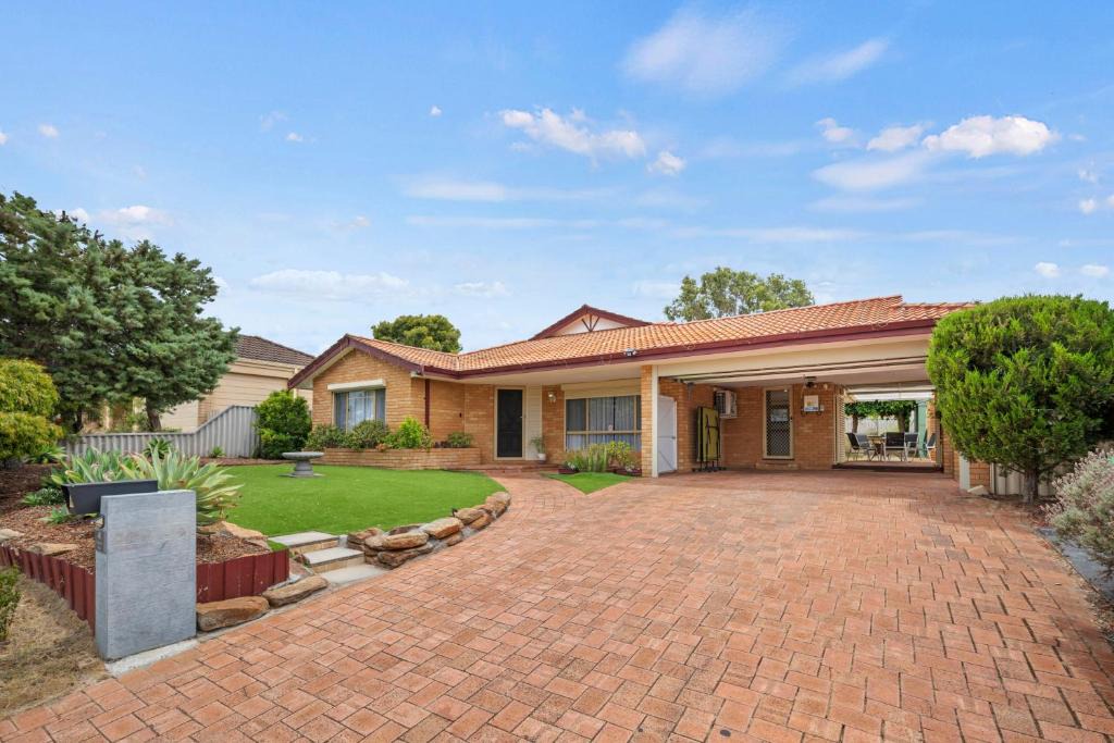 Marangaroo House | Entire House with 4 bedrooms Fully Air Conditioned