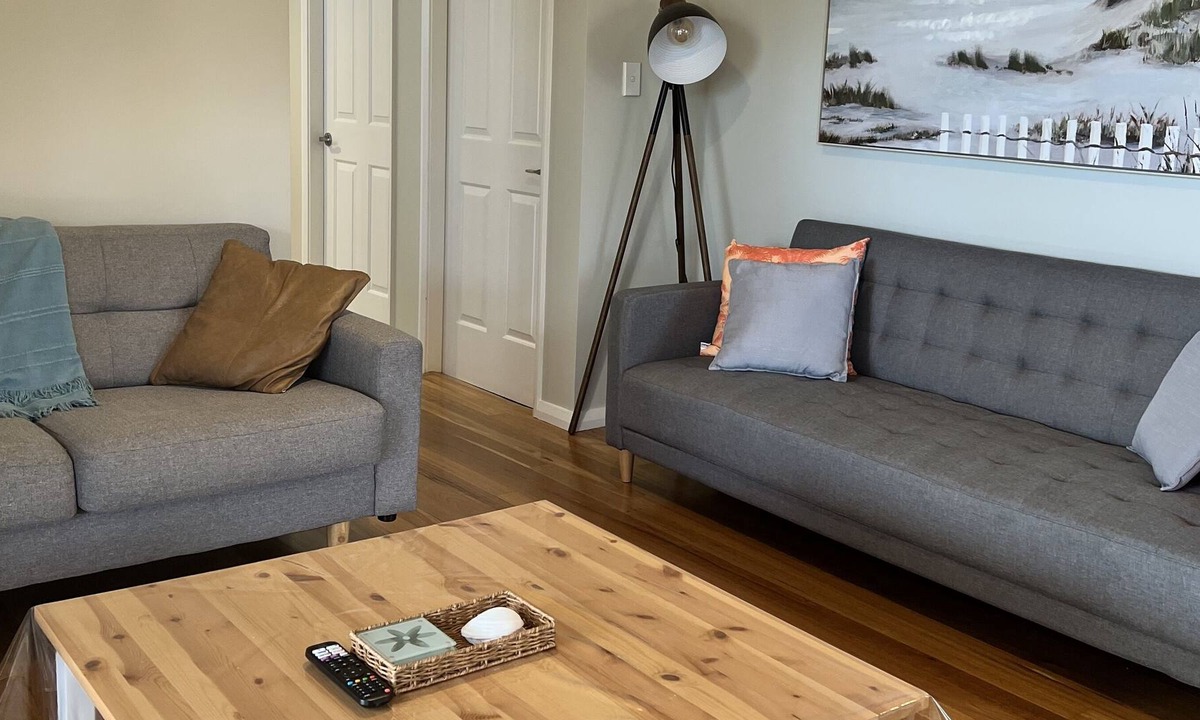 Long Jetty House | Escape2Pacific: Family beach escape, walking to Toowoon beach & Tuggerah Lake.