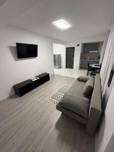 Sector 3 Apartment | EVEREST 33 Ap 2