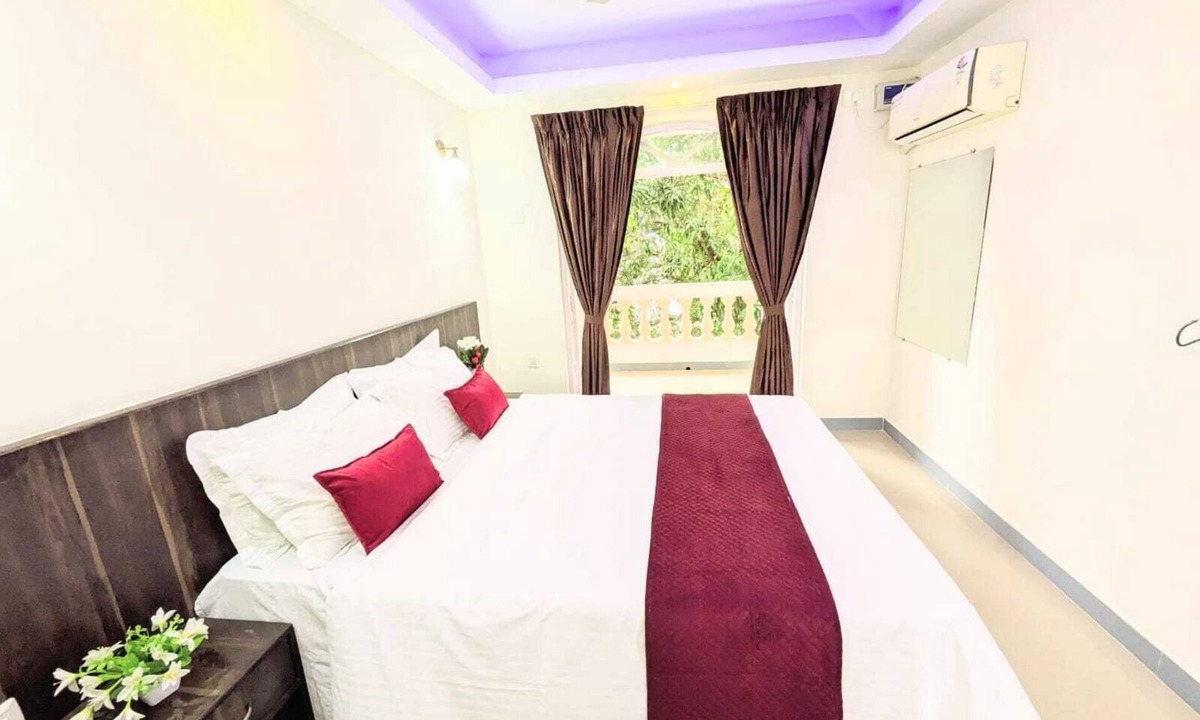 Fatona Apartment | Exceptional and Guest favourite rating - 350 Mtrs from Beach with Pool & Gym