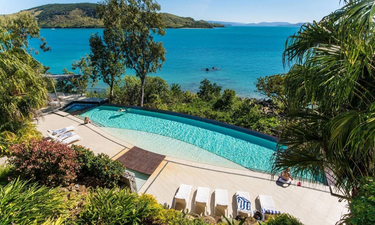 Hamilton Island Villa | Experience the ultimate oceanfront holiday at Villa 5 The Edge on Hamilton Island
