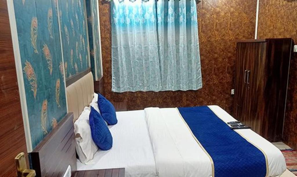 Andheri West Hotel | FabExpress Ashirwad Residency