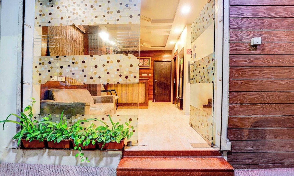 Vadapalani Hotel | FabExpress Karuna Regent