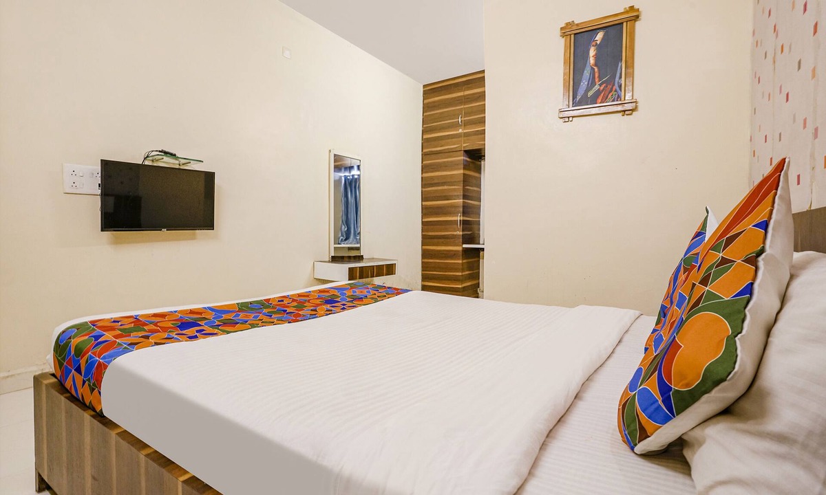 Baramati Hotel | Fabexpress Swara Residency