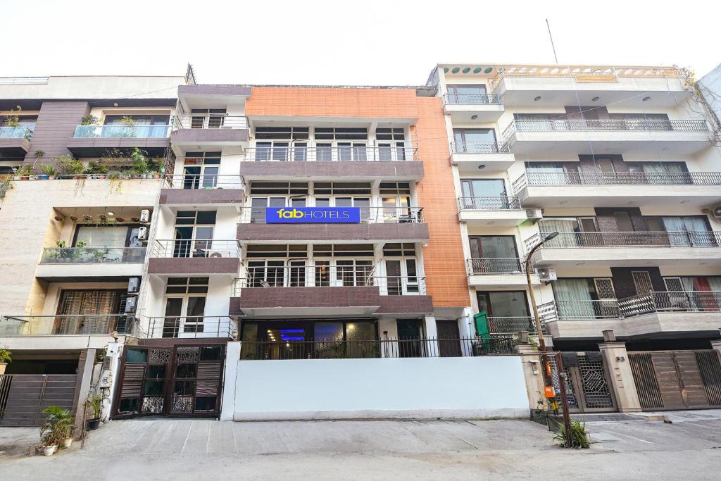 Jasola Hotel | FabHotel 82 Inn
